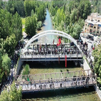 آیین «سلام ظهر عاشورای باغبادران»، مراسمی نمادین است که عزاداران دو هیئت قدیمی محله‌های باغبادران و ملک‌آباد